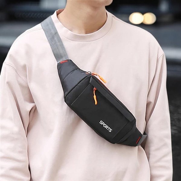 Le sac banane homme : l'accessoire tendance de votre dressing